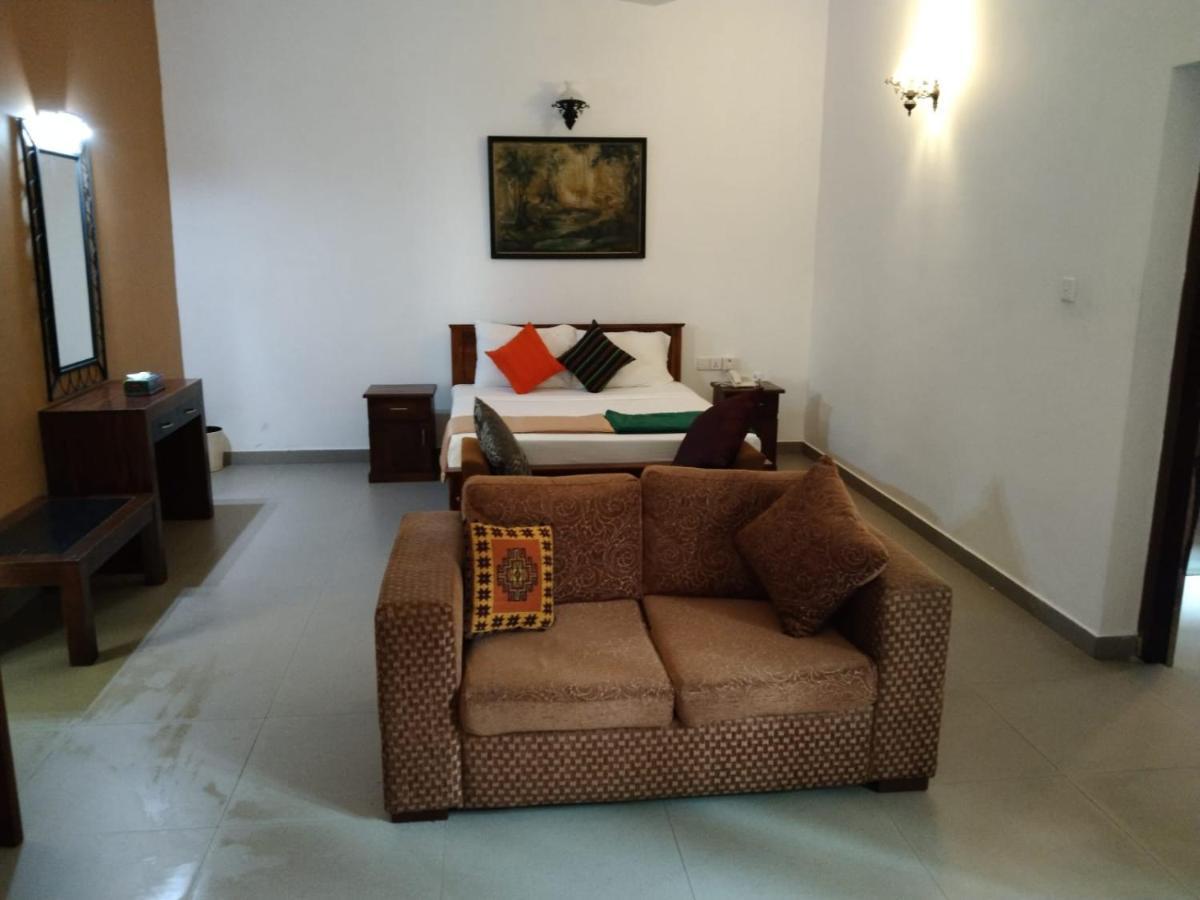 Ellen's Place Colombo Exterior foto
